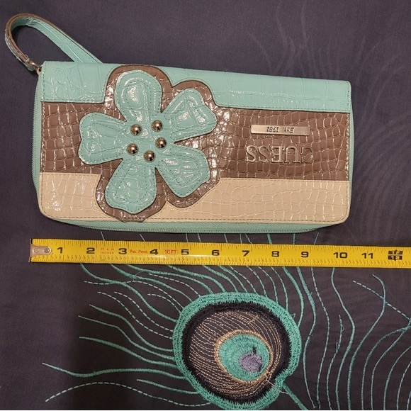 Vintage Guess clutchwallet - Picture 6 of 9